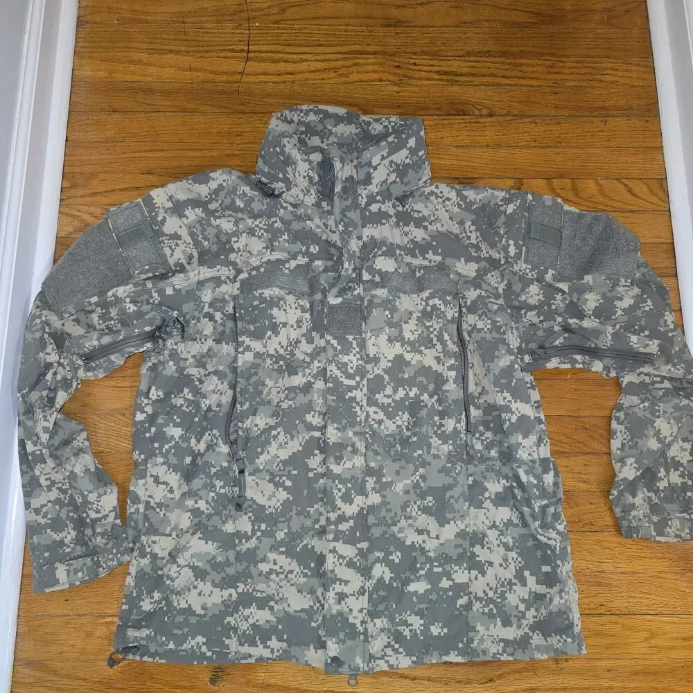 Camo Millitary Jacket, Soft Shell Cold Weather Gen III ECWCS sz Medium Regular